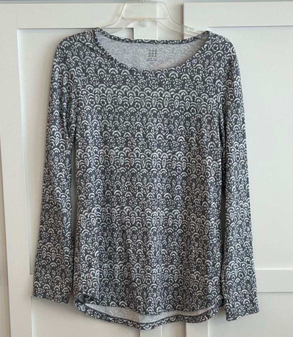 Title Nine Gray Open Back Long Sleeve Stretch Shirt Size Medium
